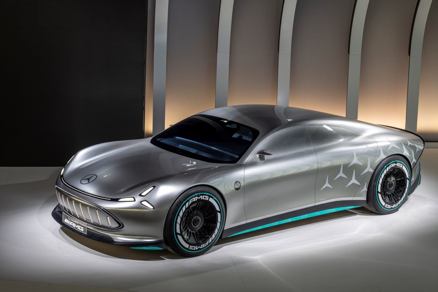 AMG.EA kommt mit zwei Fahrzeugderivaten - JESMB