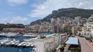 Blick in den Yachthafen von Monaco