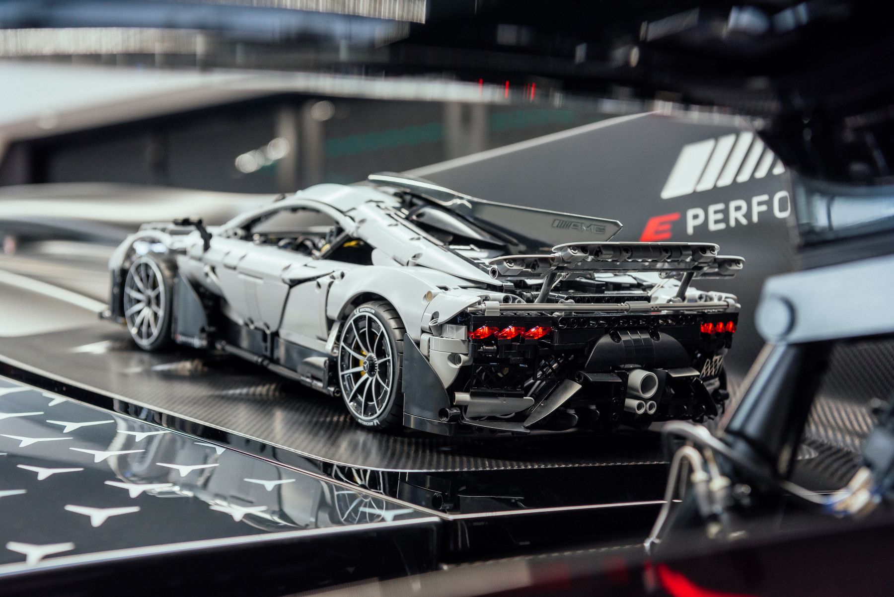 Mercedes AMG One 1:8 Modell
