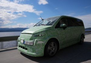 elektrische Mercedes V-Klasse 2026 auf Erprobung Erlkönig